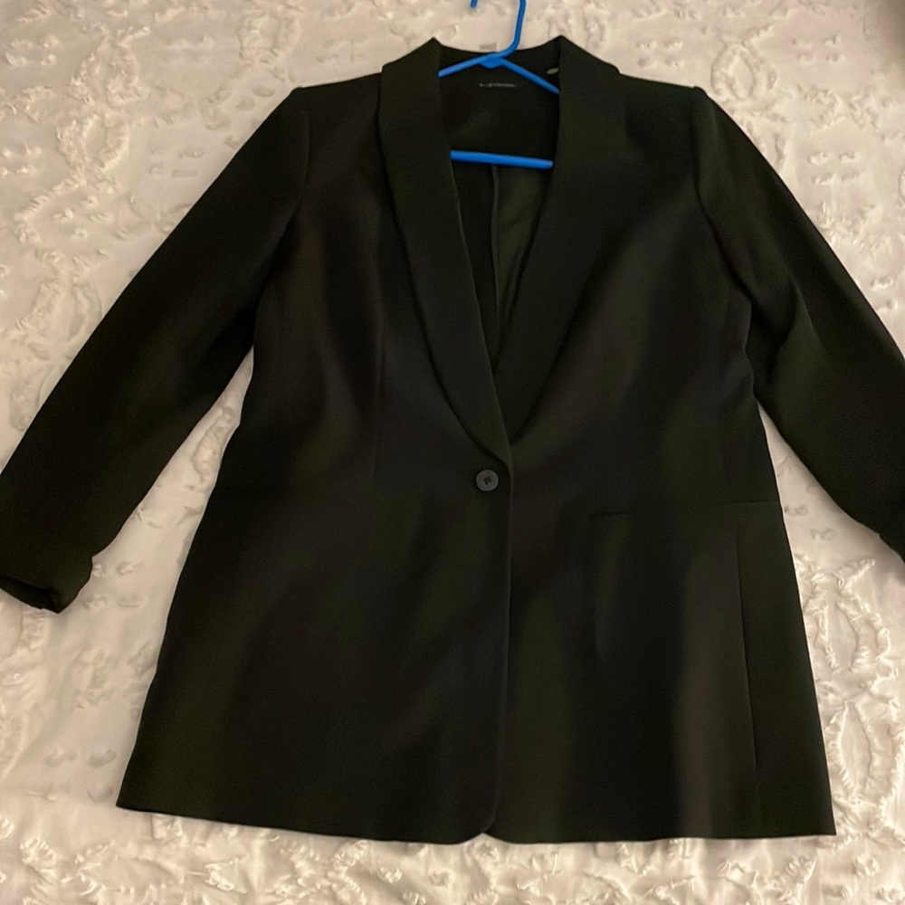 Black Elie Tahari blazer